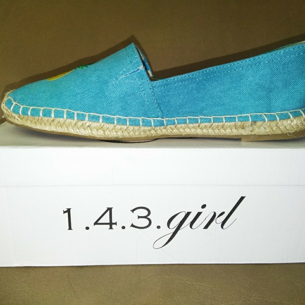 143 Girl 1.4.3. Girl Womens Island Closed Toe Esp